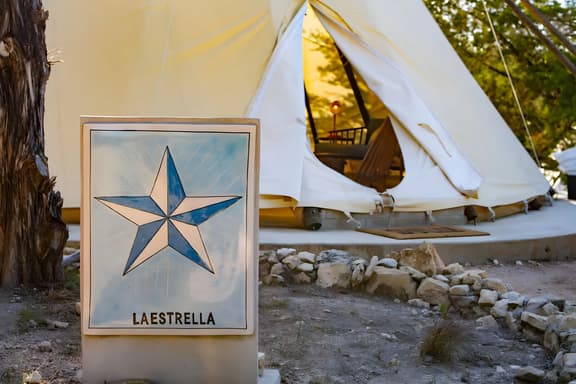 *La Estrella